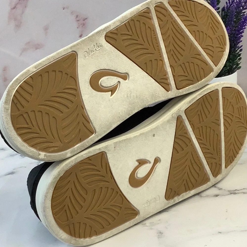 New Olukai (Olu = comfort, Kai = Ocean) Women's Slip-on shoe in Black Size 6.5